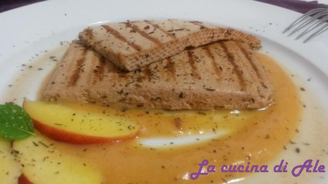 Tofu e pesche piccanti